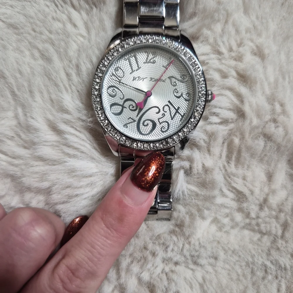 Betsey Johnson Watch Silver Tone Pink Heart Hand Streetwear Twee Girly Cute Y2K - Picture 10 of 13